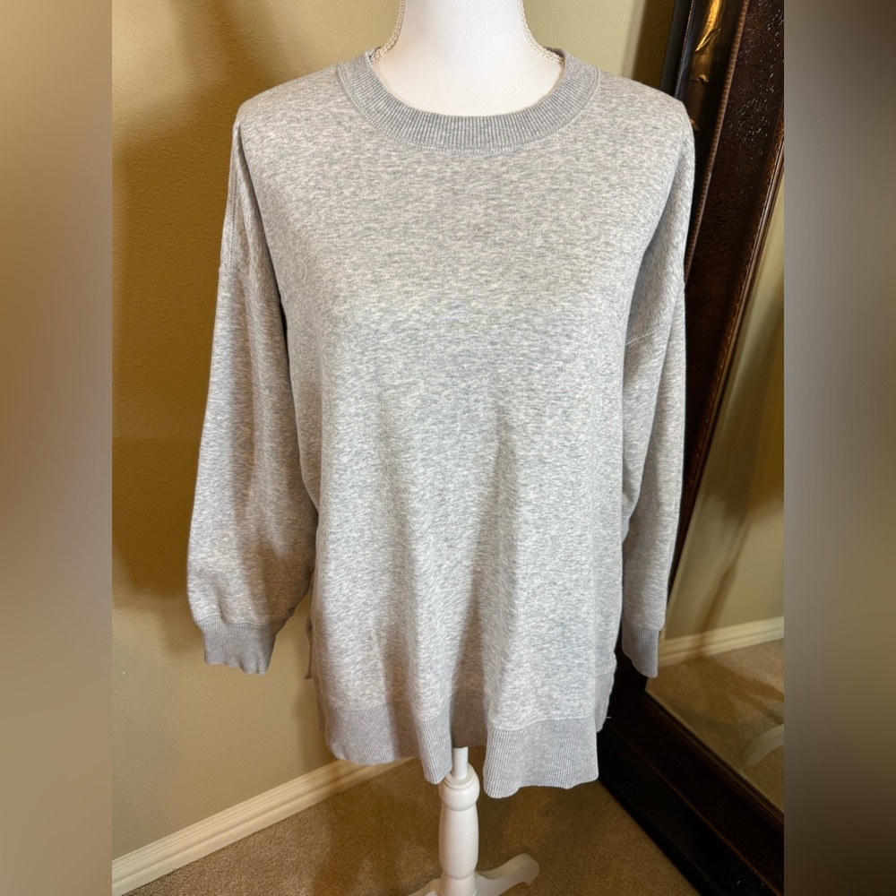 aerie oversized grey sweatshirt with split hem on sides size small